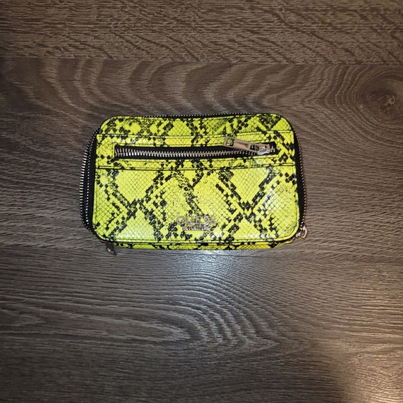 Guess hand purse, snake skin print - Picture 2 of 6